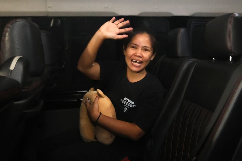 Filipino death row inmate Mary Jane Veloso waves to the media as she leaves Yogyakarta women’s prison (Slamet Riyadi/AP)