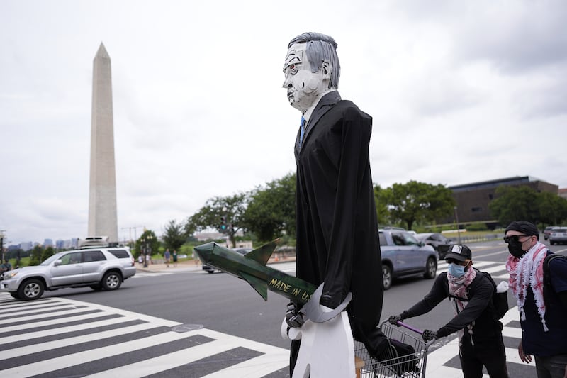 Protesters erected a large effigy of Israeli Prime Minister Benjamin Netanyahu (AP Photo/Mike Stewart)