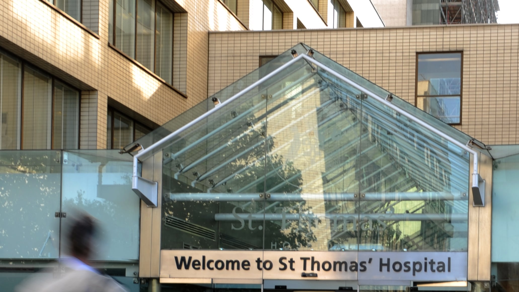 The front entrance of St Thomas’ Hospital