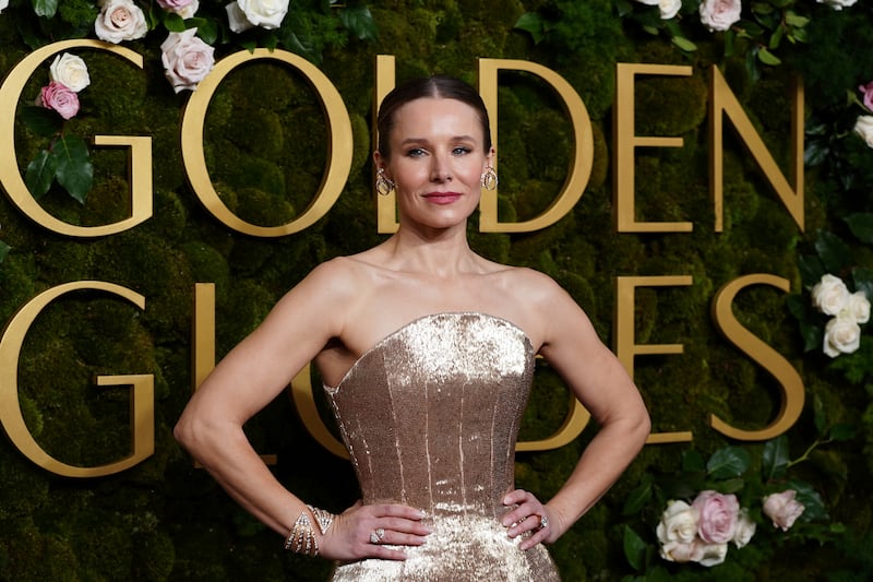 Kristen Bell arrives at the Golden Globes (Jordan Strauss/Invision/AP)