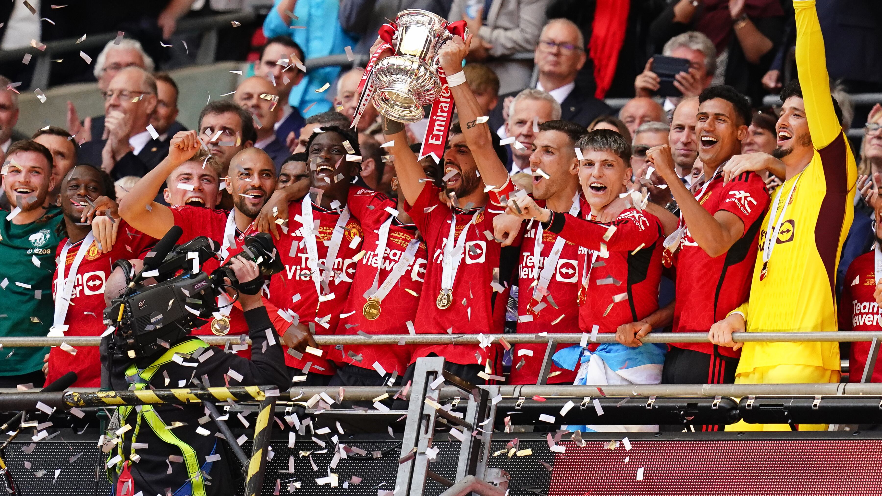 Manchester United players have vowed to “achieve great things” in an open letter to fans