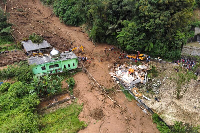 Rescuers search for victims after a landslide that killed a number of people and left some others missing in Karo, North Sumatra, Indonesia (AP/Binsar Bakkara)