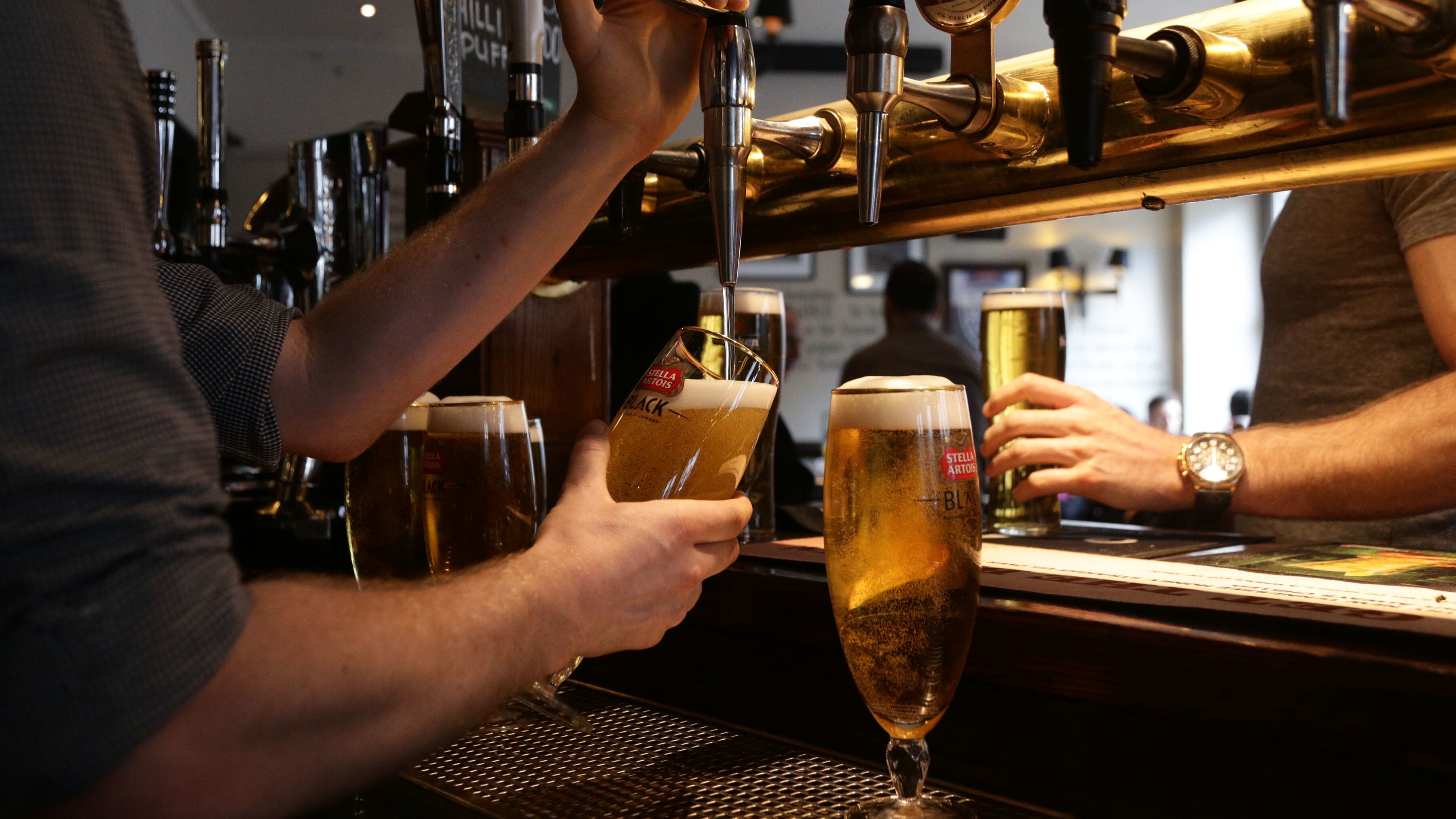 MPs support making it easier for pubs to stay open longer for major occasions