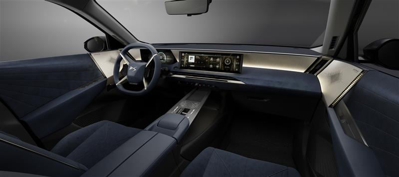 The interior features an ‘X’ spoke steering wheel. (DS)