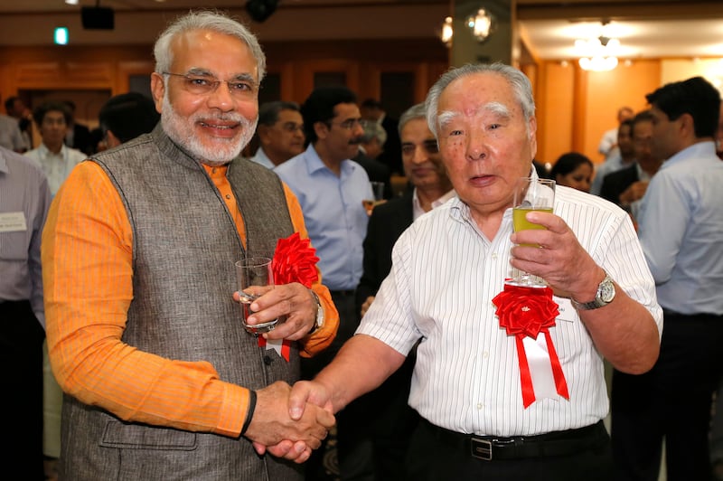 Nerendra Modi poses with Suzuki CEO Osamu Suzuki (Shizuo Kambayashi/AP)