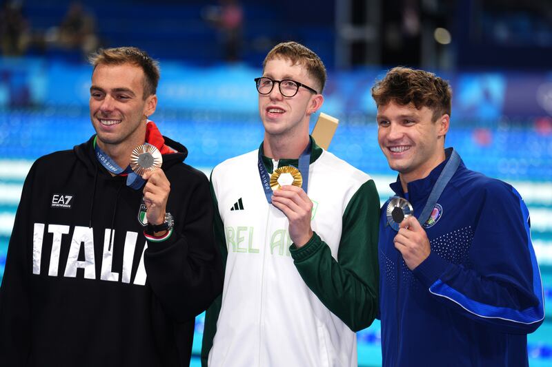 Italy's Gregorio Paltrinieri, Ireland's Daniel Wiffin and USA's Bobby Finke pose with their medals after the Men's 800m Freestyle final at the Paris La Defense Arena on the fourth day of the 2024 Paris Olympic Games in France.
Picture date: Tuesday July 30, 2024.
PA Photo.
Photo credit should read: John Walton/PA Wire.