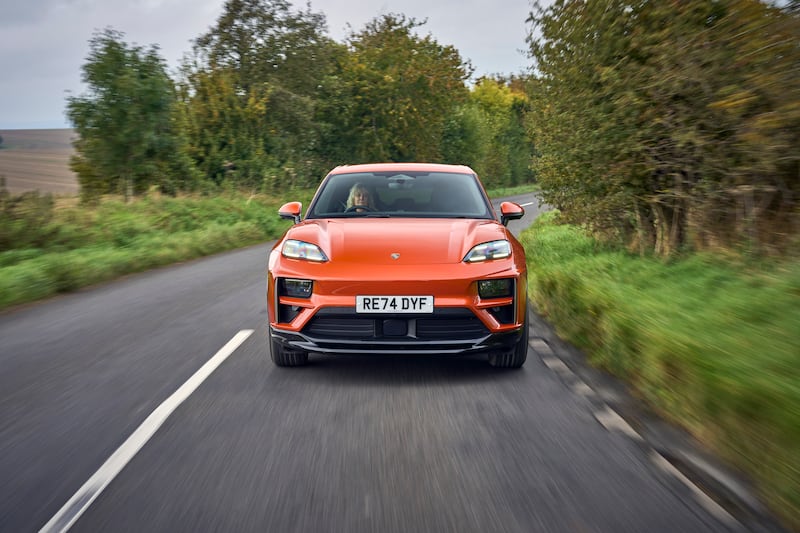 The front end of the Macan features active cooling elements