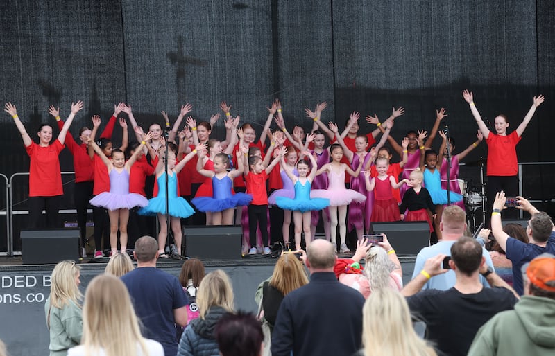 A cross -community event  held at a West Belfast interface to mark International Day of Peace, Organised by the Ulster
Orchestra and Falls Residents* Association at Townsend
Street in Belfast.
PICTURE COLM LENAGHAN