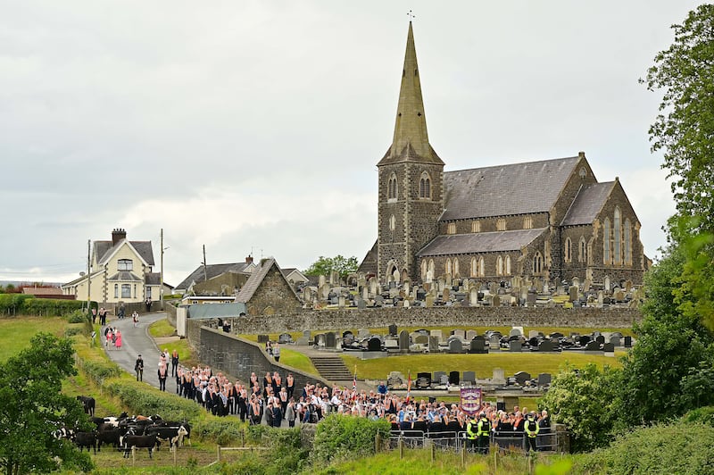 Pacemaker Press 07-07-2024:  Sunday marks 26 years since the attention of the world turned to a stretch of previously anonymous road in County Armagh.
In 1998, the newly-established Parades Commission ruled the Orange Order should not march down Portadown's Garvaghy Road on the end leg of its annual march from Drumcree Church.
About 1,000 police and 1,000 soldiers were deployed to enforce the decision.
Picture By: Arthur Allison/Pacemaker Press.