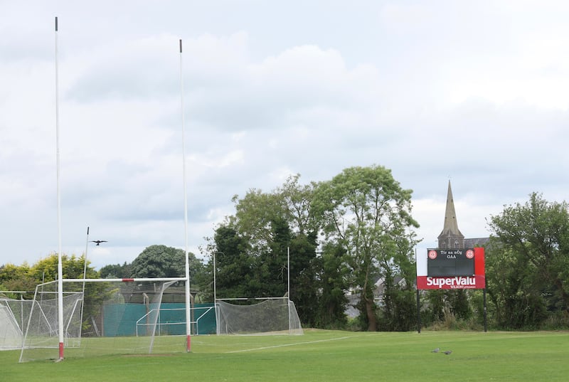 Bunting and signs in the Drumcree are of Portadown.
PICTURE COLM LENAGHAN