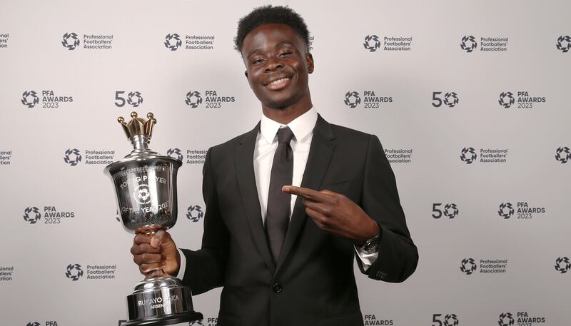 Bukayo Saka celebrates with his PFA Young Player of the Year trophy