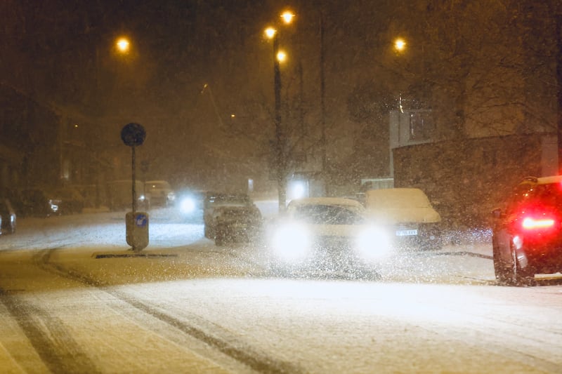 Snow Falls on the Ligoniel Road on Monday evening.
PICTURE COLM LENAGHAN