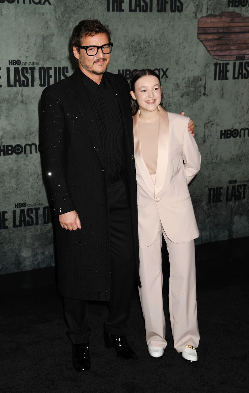 2M7T049 LOS ANGELES, CALIFORNIA – JANUARY 09: (L-R) Pedro Pascal and Bella Ramsey attend the Los Angeles Premiere of HBO’s “The Last Of Us” at Regency Village