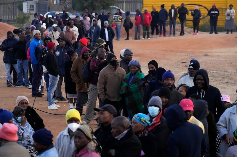 Voters in Alexandra line up to cast their ballot (Themba Hadebe/AP)