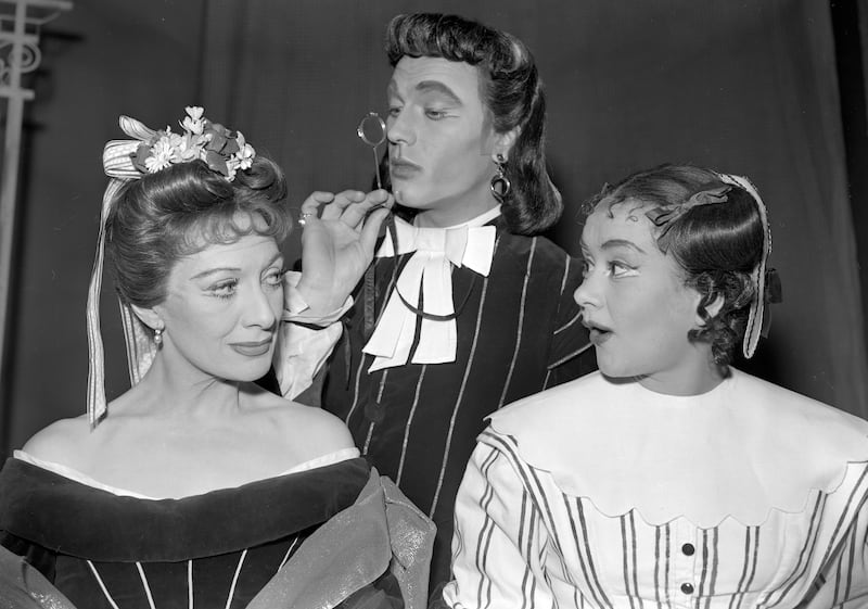 Dame Joan (right), Diana Churchill and Laurence Harvey in costume for William Wycherley’s restoration comedy The Country Wife