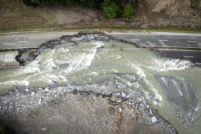 The A13 road between Lostallo and Soazza has been destroyed (Michael Buholzer/Keystone/AP)