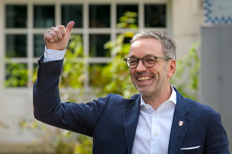 Herbert Kickl, leader of the Freedom Party, gives a thumbs-up as he arrives at a polling station in Purkersdorf (AP Photo/Heinz-Peter Bader)