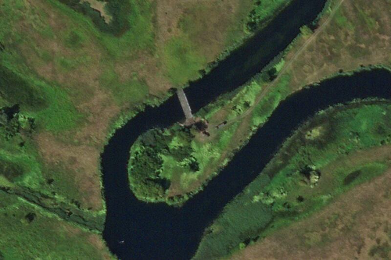 A pontoon bridge across the Seim River between the town of Glushkovo and the village of Zvannoe (Planet Labs PBC via AP)