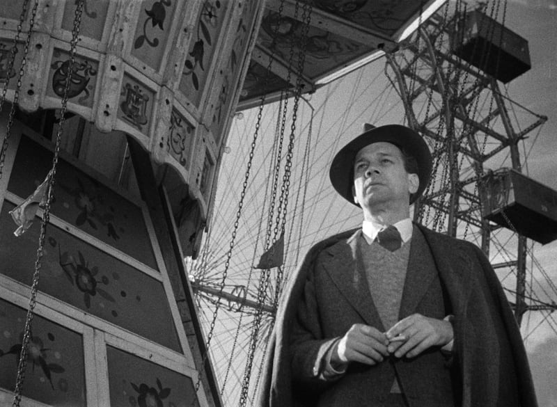 Joseph Cotten as Holly Martins arrives in Vienna to find out the truth about his friend Harry Lime, played by Orson Welles