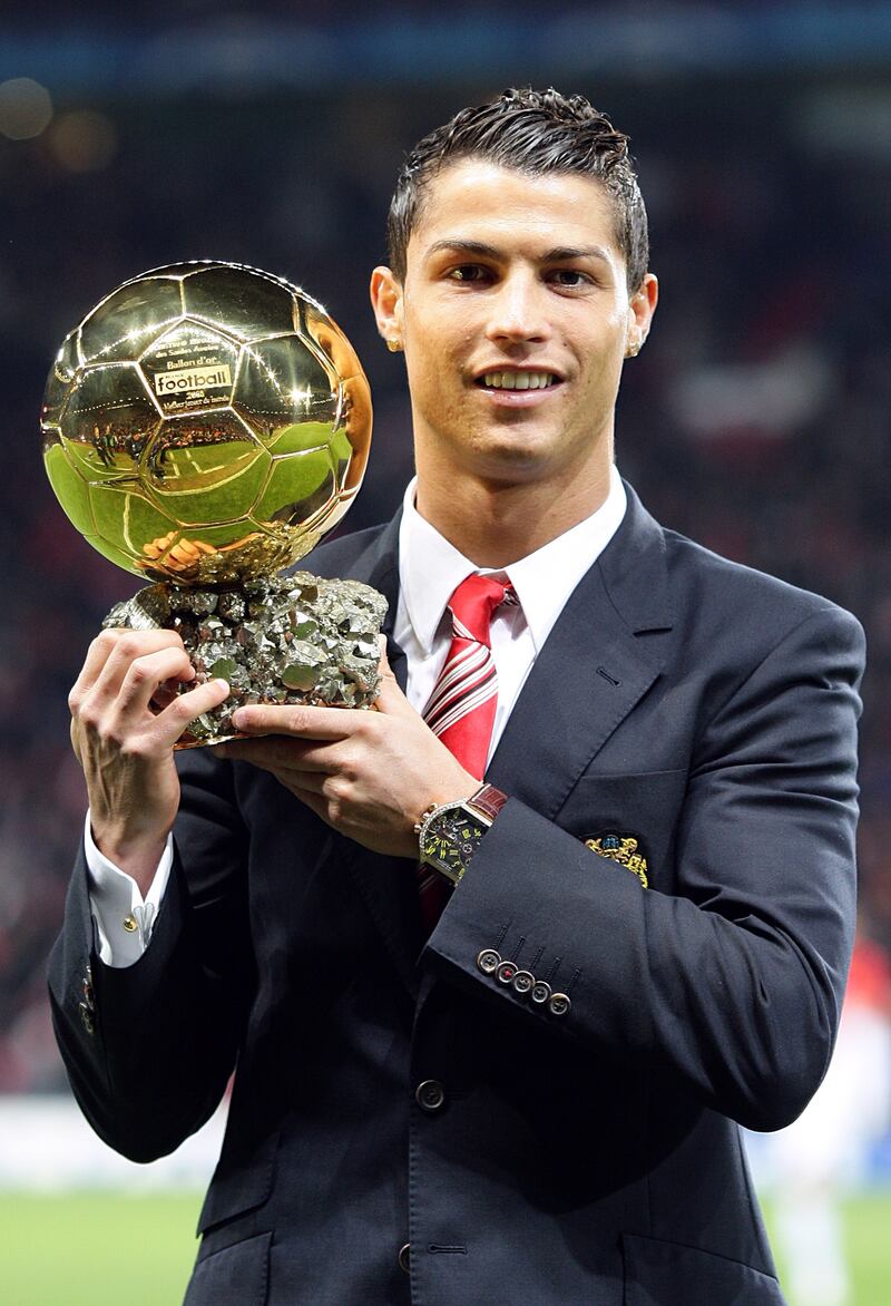 Ronaldo poses with the Ballon d’Or before a game