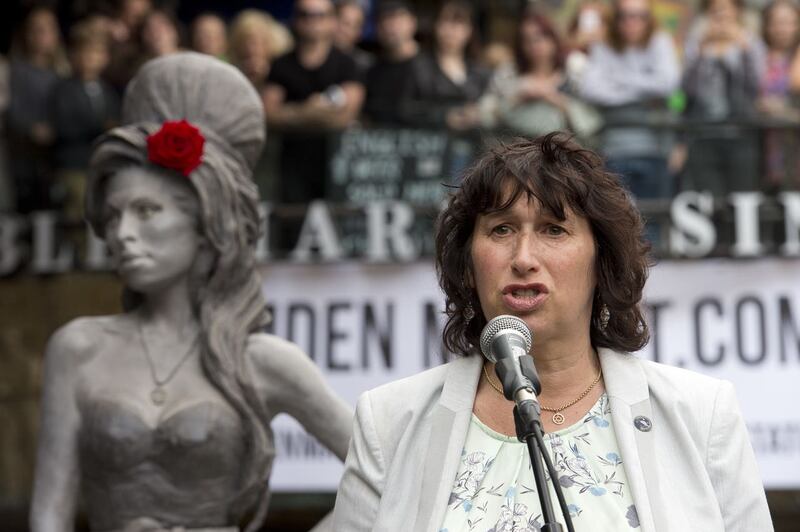 Amy Winehouse statue unveiled – London