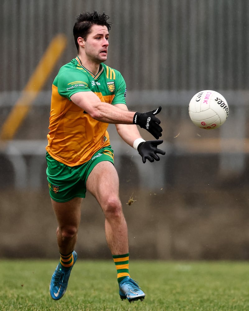 Brendan McCole handpassing the ball