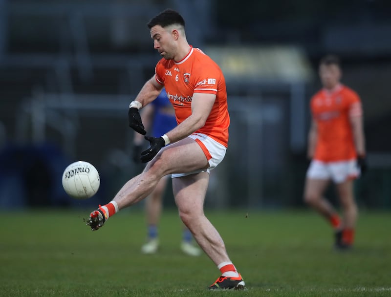 Aidan Forker kickpassing the ball