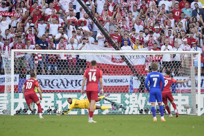 Lewandowski’s initial penalty was saved