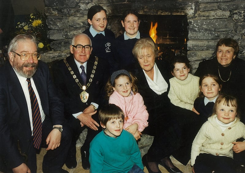 Local children pictured fireside with dignitaries visiting An Creagán in its early days.