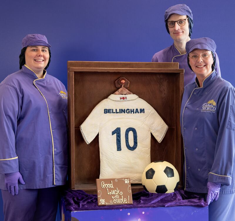 The football shirt took three days to make and weighs 26kg