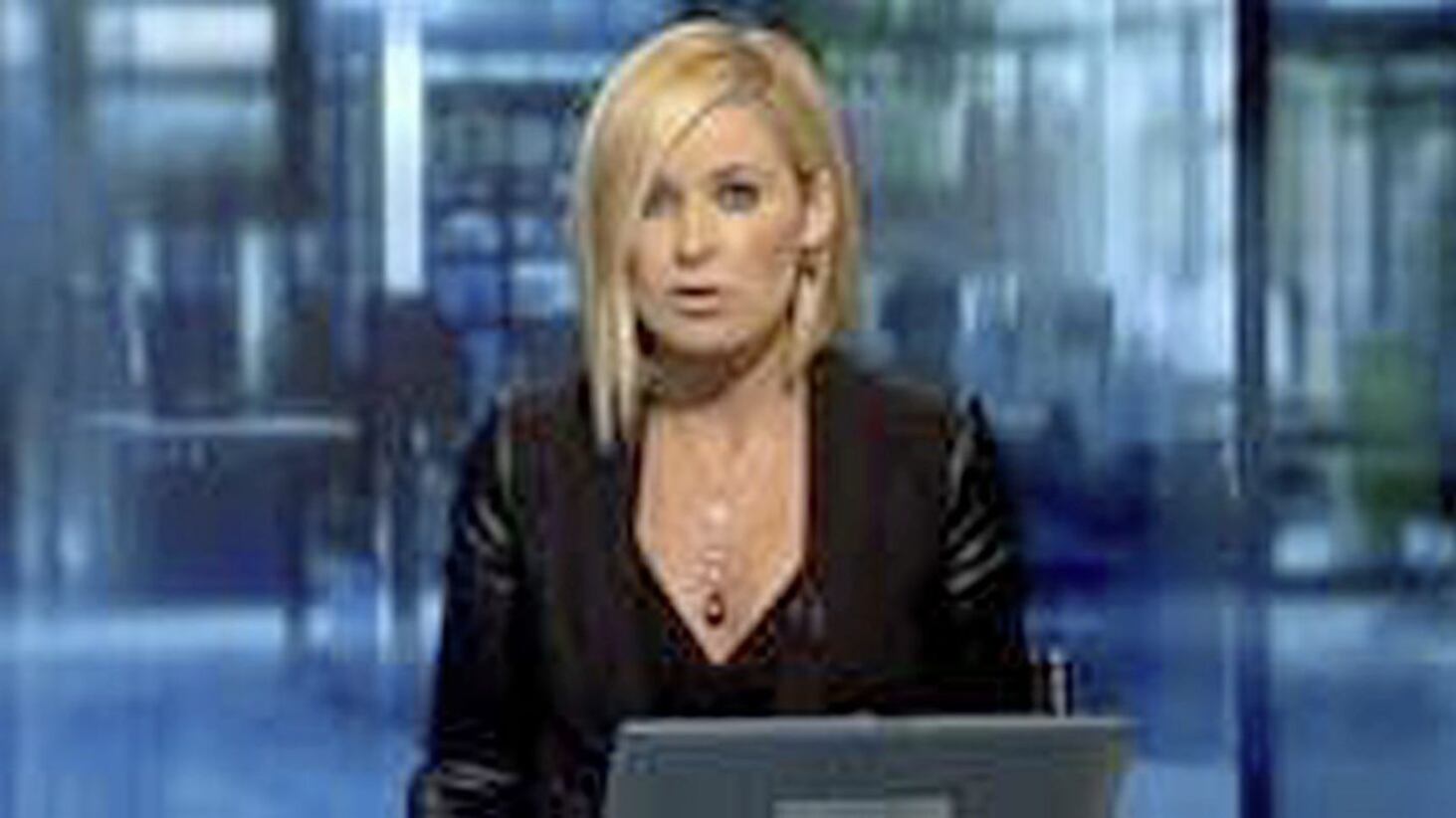 Sharon Ni Bheolain, one of RTE&#39;s most high-profile newsreaders, has criticised the disparity in pay between herself and male co-anchor 