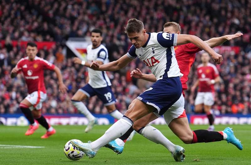 Micky van de Ven provides the assist for Tottenham’s opener