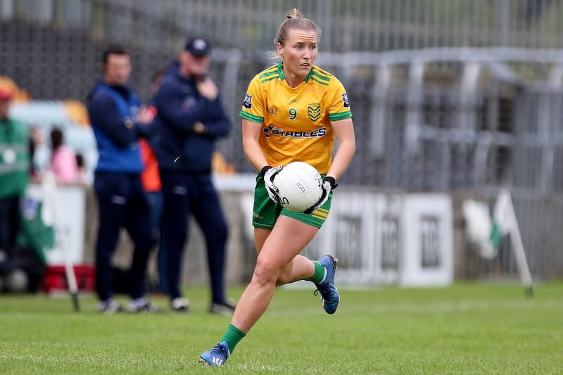 Niamh McLaughlin carrying a ball looking for a pass wearing a Donegal kit