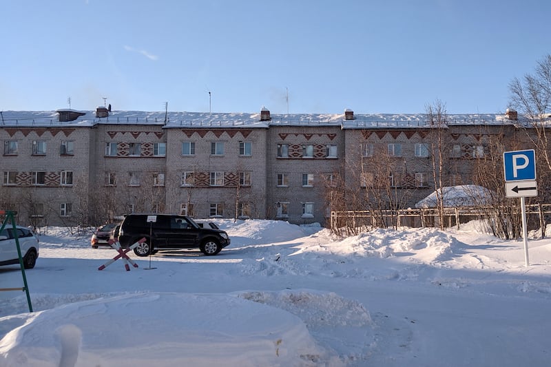 A car carrying Lyudmila Navalnaya arrives at the prison colony in the town of Kharp (AP)