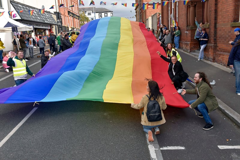 PACEMAKER BELFAST
1230Hrs 
Saturday 5th October 2024
Lurgan 
Co Armagh 

Lurgan  holds its first ever Pride Parade in Carnegie Street. Drag Queens lead 100s of supporters of the LGBTQIA+ community down Carnegie Street. 

Meanwhile a (10 participants) counter Pride Parade protest from  White Fields  Gospel group Tandragee Co Armagh, was held  in the town centre.