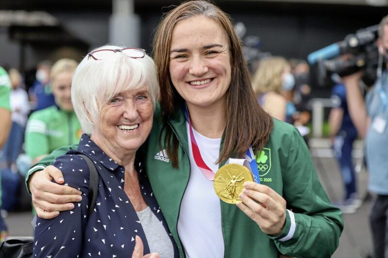Kellie Harrington (right) at Dublin Airport, as the last of the Irish Olympic athletes return from Tokyo Picture: Damien Storan/PA Wire 