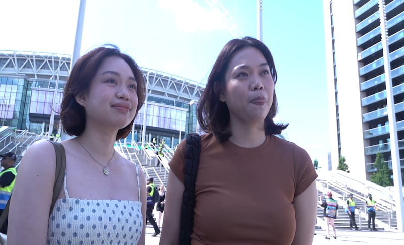 Lilly and Shannie Gagata, 31 and 33, have travelled two hours despite not having tickets