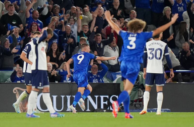 Jamie Vardy (9) celebrates the leveller