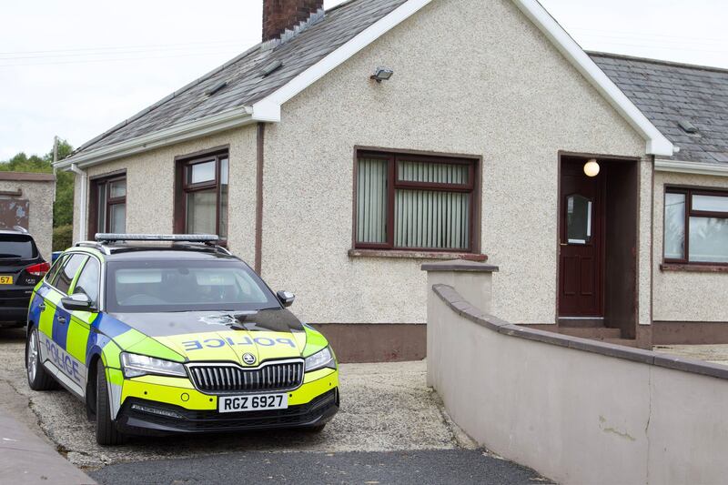 PACEMAKER BELFAST  17/06/2024
A murder investigation has begun after a pensioner was found dead with serious head injuries in a house in Crossmaglen, County Armagh.
The man in his 70s was found in the bathroom of a home on the Annaghmare Road on Saturday evening.
A 67-year-old man has been arrested on suspicion of murder.
Enquiries are underway to establish the circumstances surrounding the man's death. Officers remain at the scene.