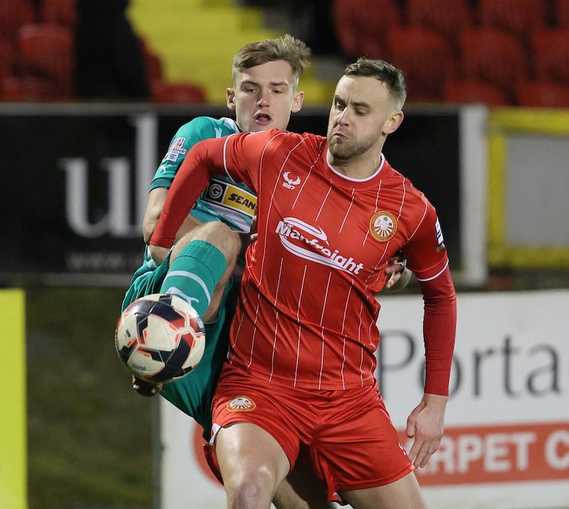 Pacemaker Press 1324
Portadown v Cliftonville Clearer Water Irish Cup
Portadown's Zach Barr and Cliftonville's Odhran Casey during this evening's game at Shamrock Park, Portadown.  Photo by David Maginnis/Pacemaker Press