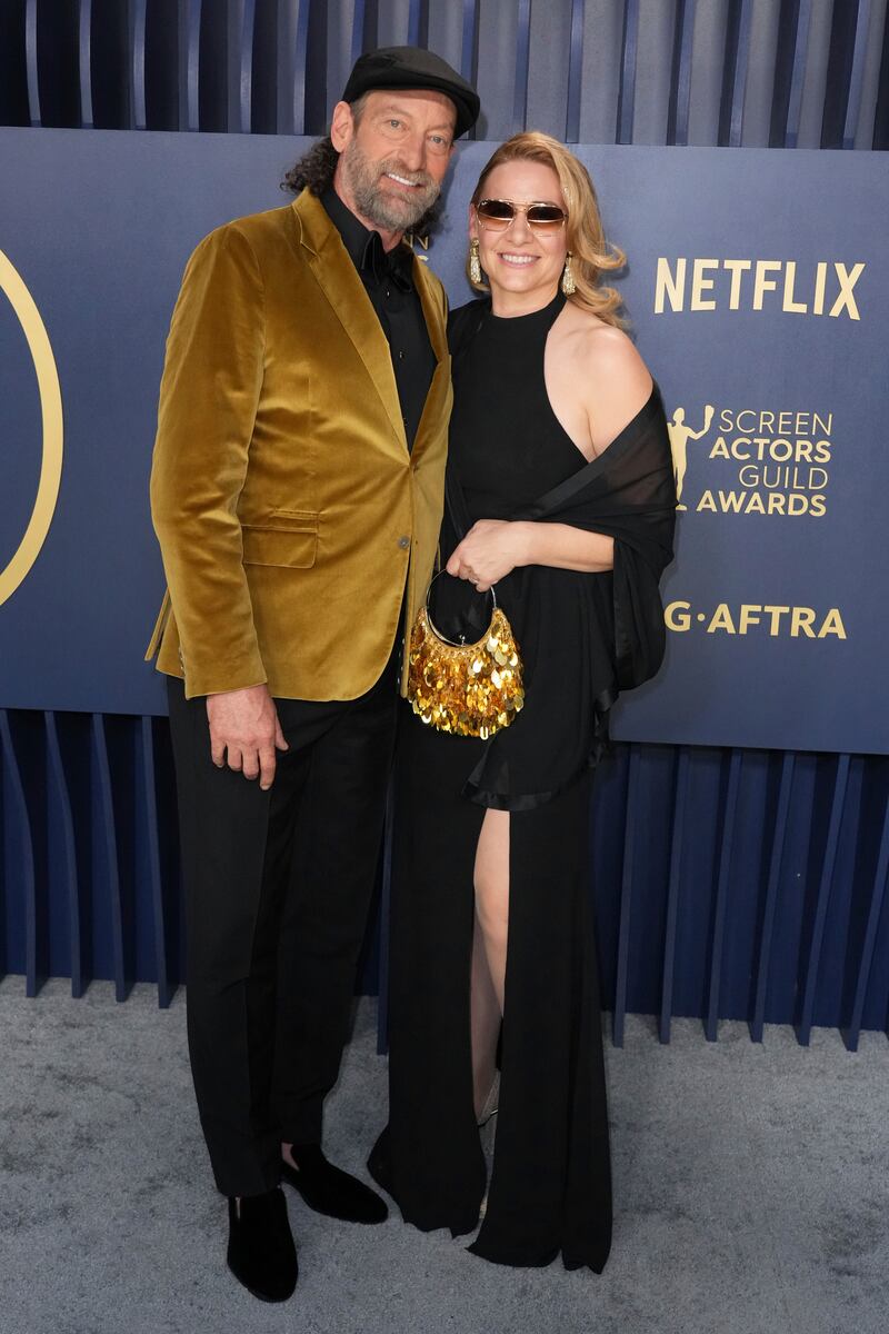 Troy Kotsur, left, and Deanne Bray arrive at the 30th annual Screen Actors Guild Awards (Jordan Strauss/Invision/AP)