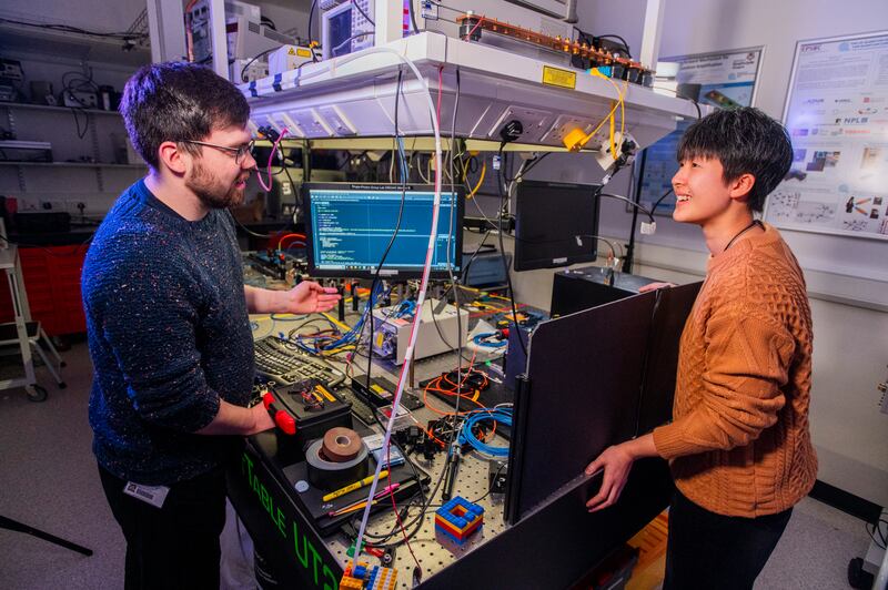 Heriot-Watt PhD students Arran Sykes and Harmony Li discuss a quantum sensing system. Credit: Heriot-Watt UniversityJPG.