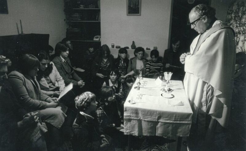 Fr Des Wilson celebrating Mass 