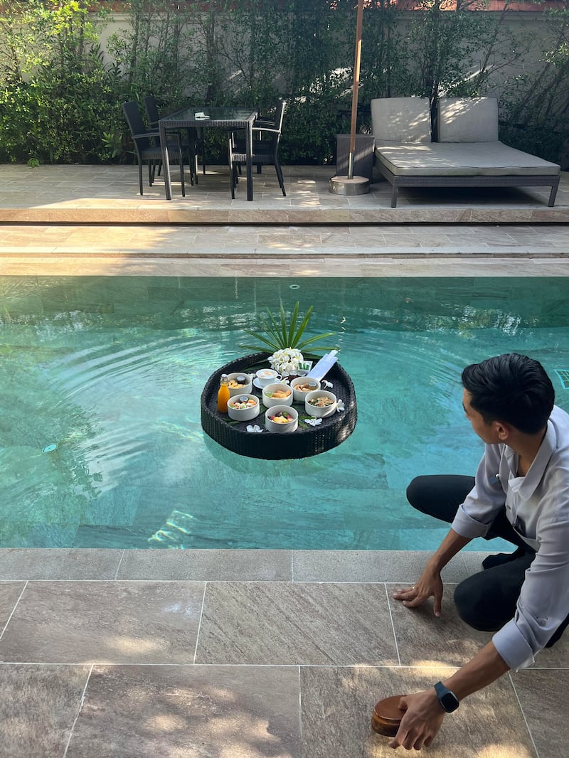 The floating breakfast, served in the pool of the serenity villa.