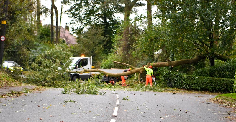 Pacemaker Press 20-10-2024: The Met Office has issued an amber warning for western counties from 13:00 BST to 20:00. However, a yellow warning for wind remains in place for all of Northern Ireland until midnight.
Gusts of up to 115km/h (70mph) have been predicted.
Those winds could cause power cuts, damage to buildings, and more travel disruption. Big waves pictured in Whitehead, Northern Ireland. 
Picture By: Arthur Allison/Pacemaker Press.