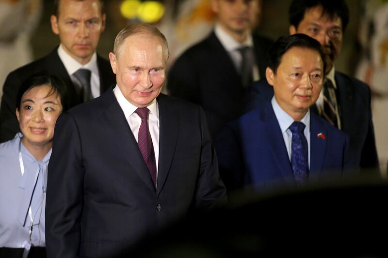 Russian President Vladimir Putin, left, and Vietnamese Deputy Prime Minister Tran Hong Ha (AP Photo/Minh Hoang)