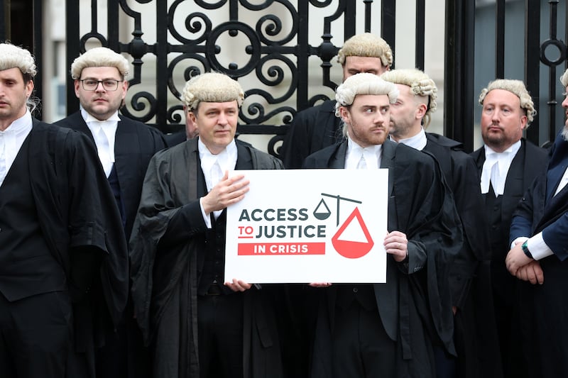 Barristers Lawyers  “No new murder cases until funding issues resolved” say Criminal Barristers as services withdrawn Legal Aid wig