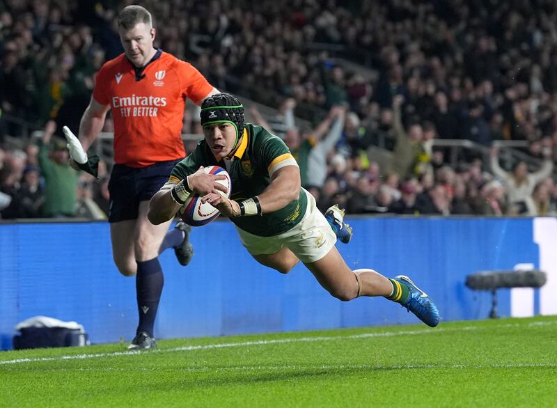 Cheslin Kolbe scores South Africa’s game-clinching try