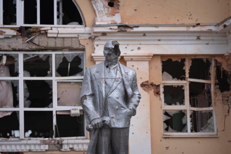 A damaged statue of Soviet founder Vladimir Lenin stands in a square in Sudzha, Kursk region