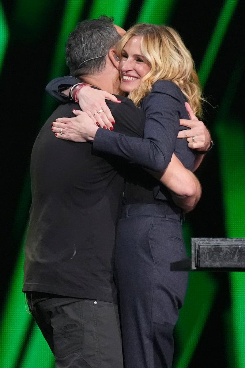 Dave Matthews hugs Julia Roberts at Saturday’s event in Cleveland, Ohio (Chris Pizzello/AP)